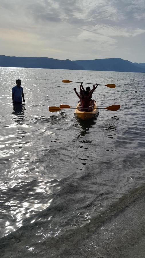 Hotel Barbara Tuk Tuk Dış mekan fotoğraf